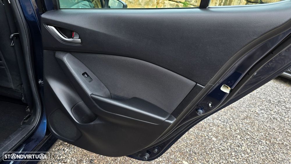 Mazda 3 Hatchback - 41