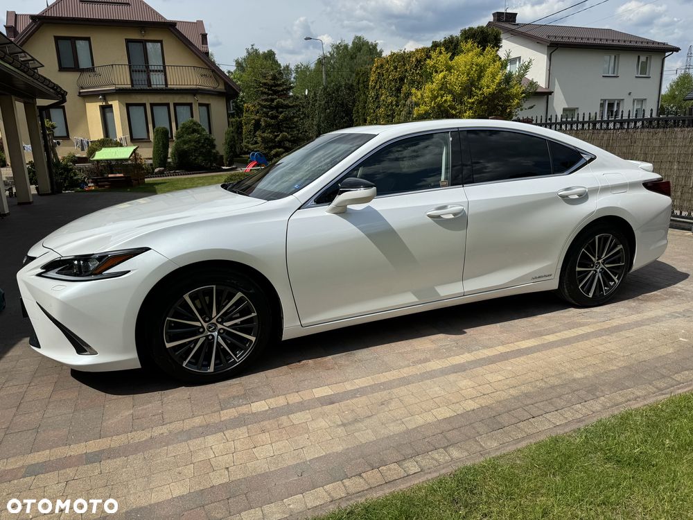 Lexus ES 300h Business Edition + - 9