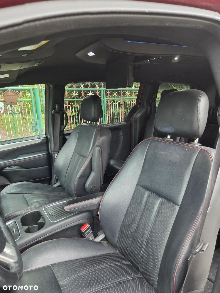 Dodge Grand Caravan 3.6 R/T - 33