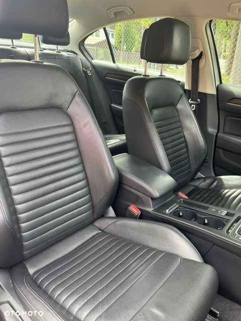 Volkswagen Passat 2.0 TDI BMT 4Mot Highline DSG - 17
