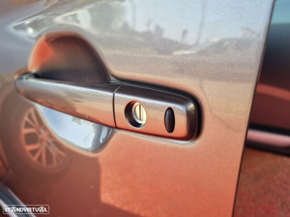 Mitsubishi Outlander 2.2 DI-D Intense - 34