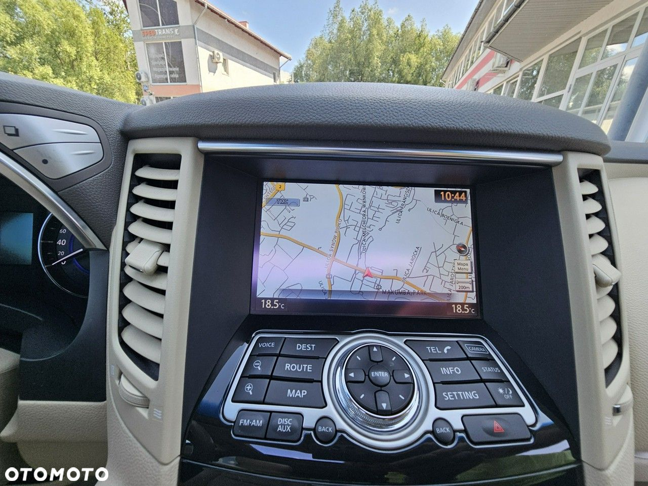 Infiniti QX70 - 18
