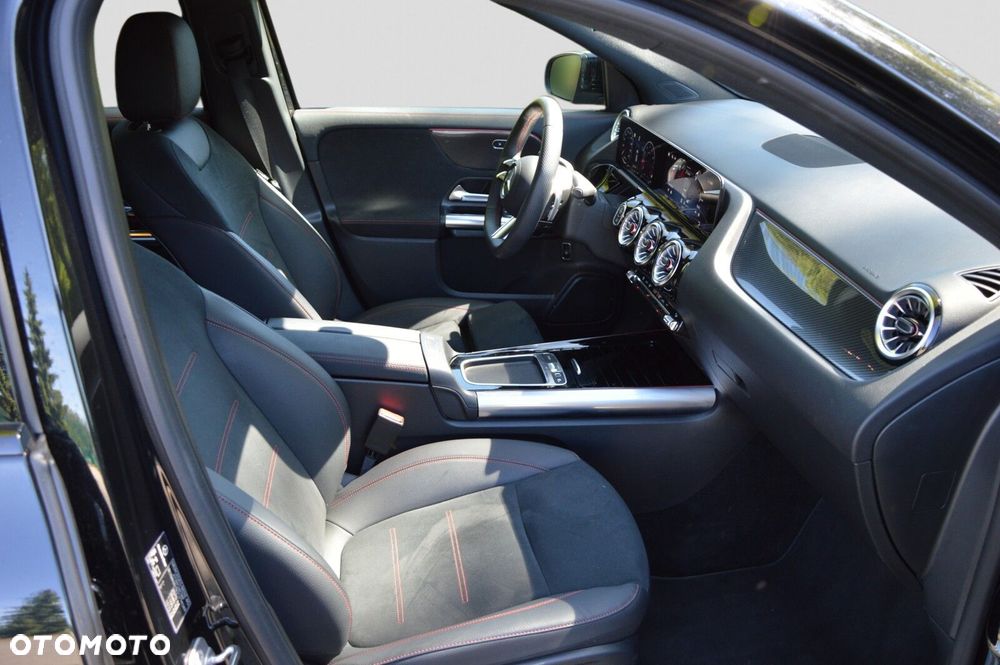 Mercedes-Benz GLA - 16