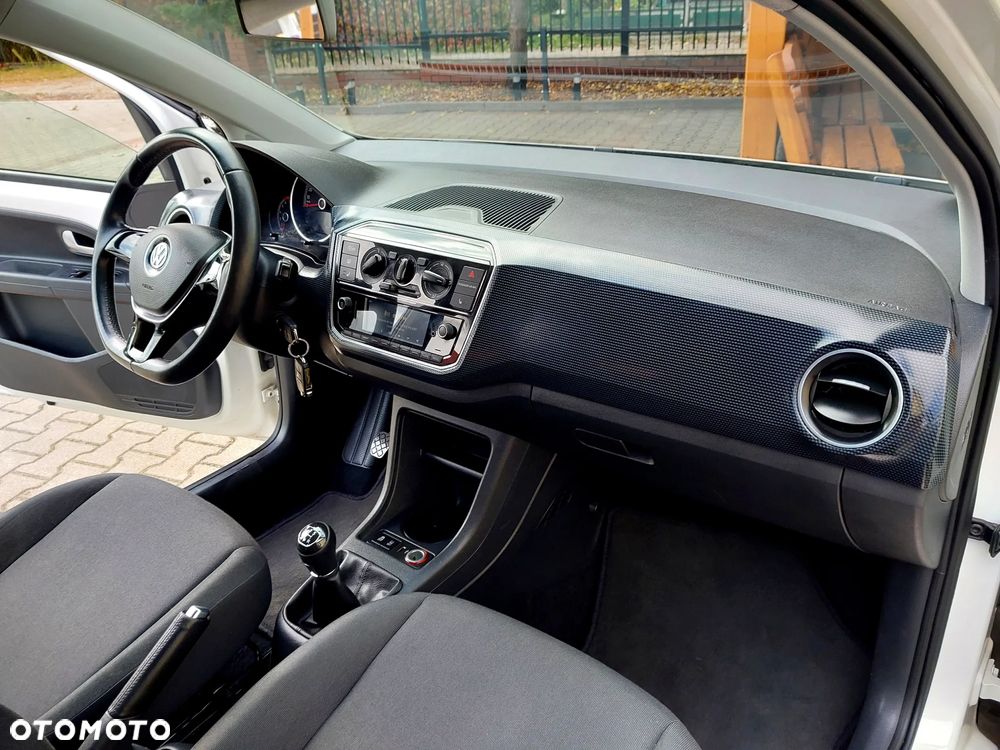 Volkswagen up! black - 25