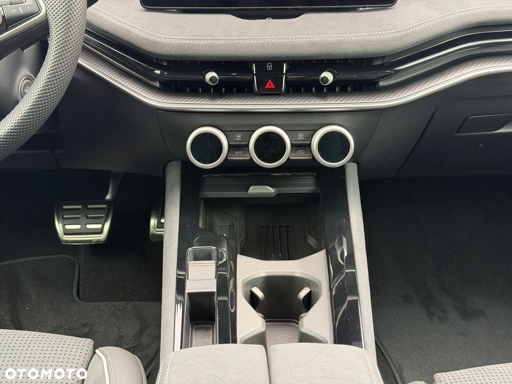 Skoda Superb 2.0 TDI SCR 4x4 Sportline DSG - 14
