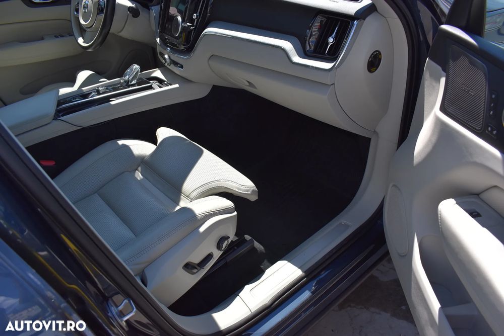 Volvo XC 60 Recharge T8 AWD AT Plus Bright - 29