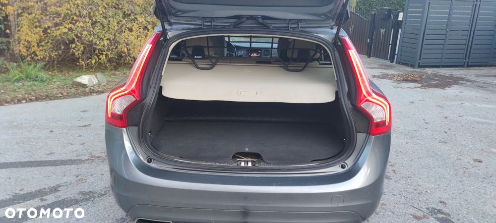 Volvo V60 D6 AWD Plug-in Hybrid Summum - 22