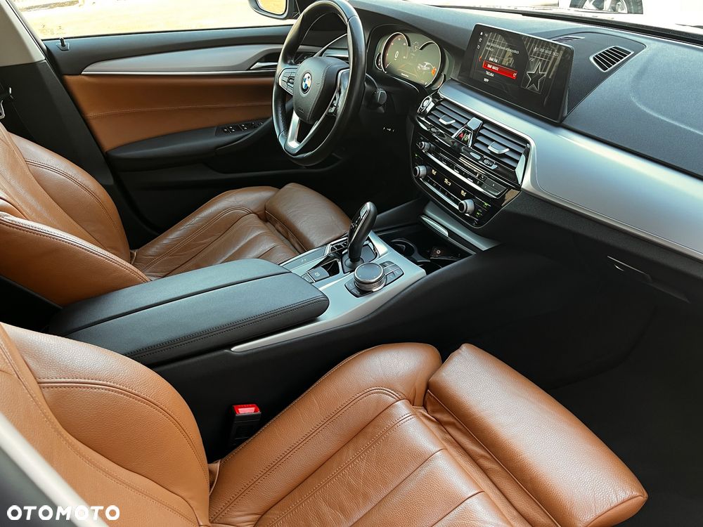 BMW Seria 5 530d Sport Line - 33