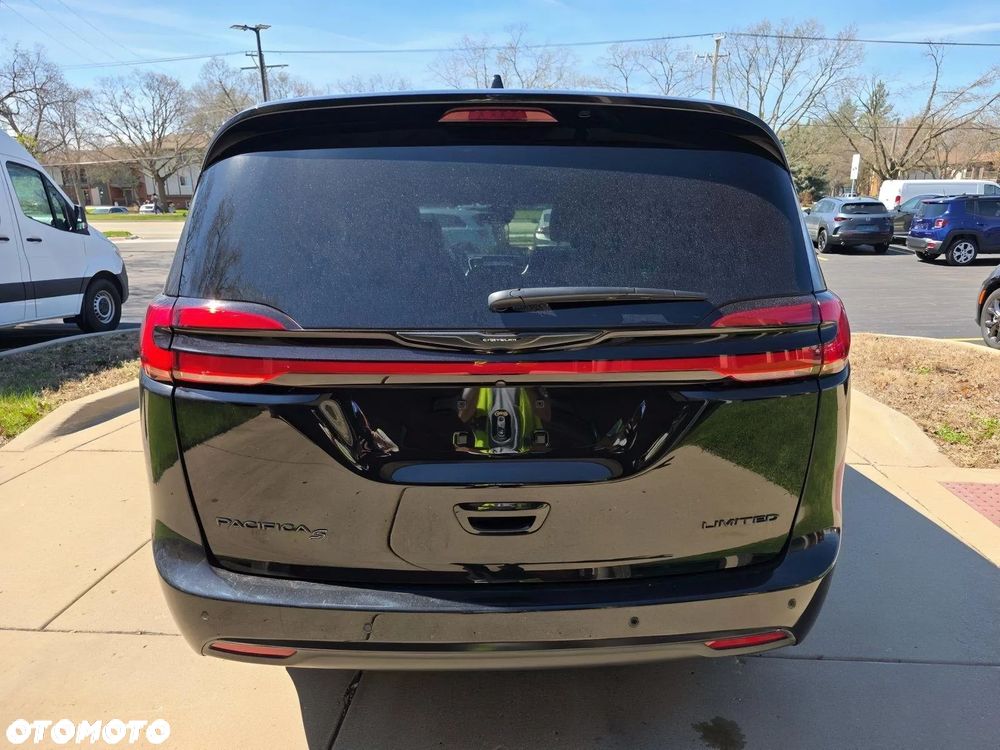 Chrysler Pacifica - 6