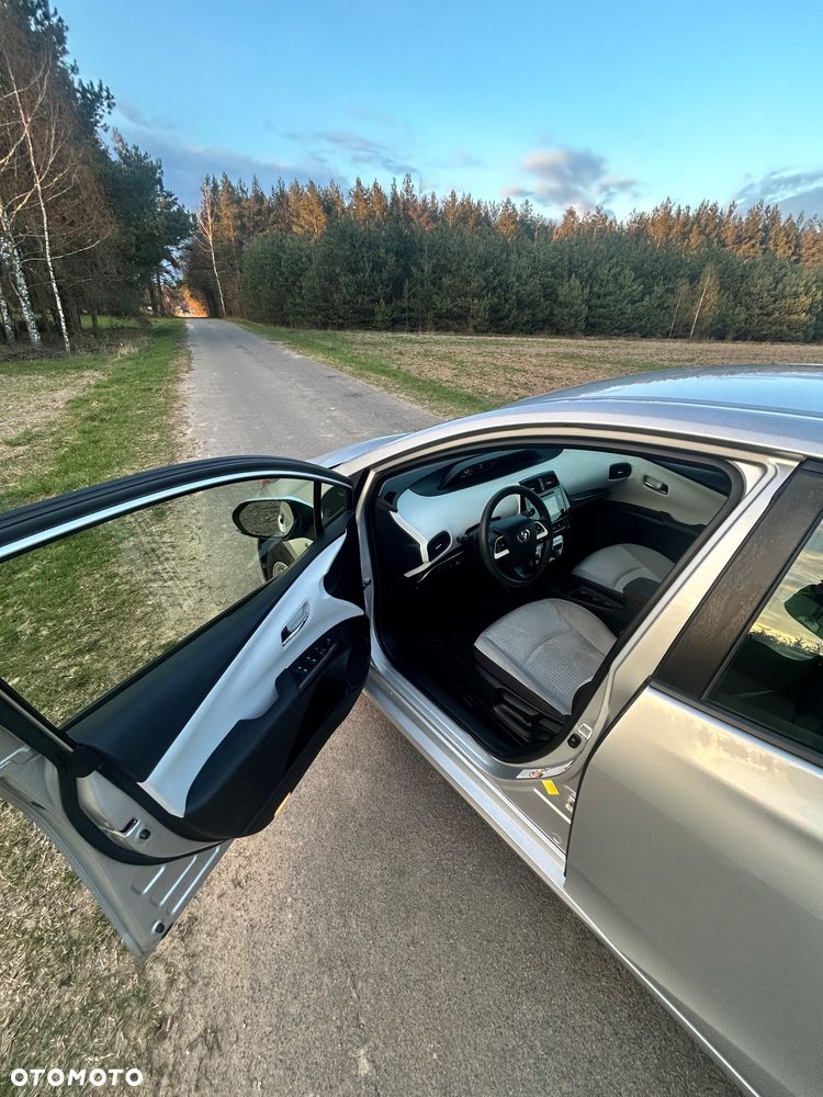 Toyota Prius Hybrid - 8