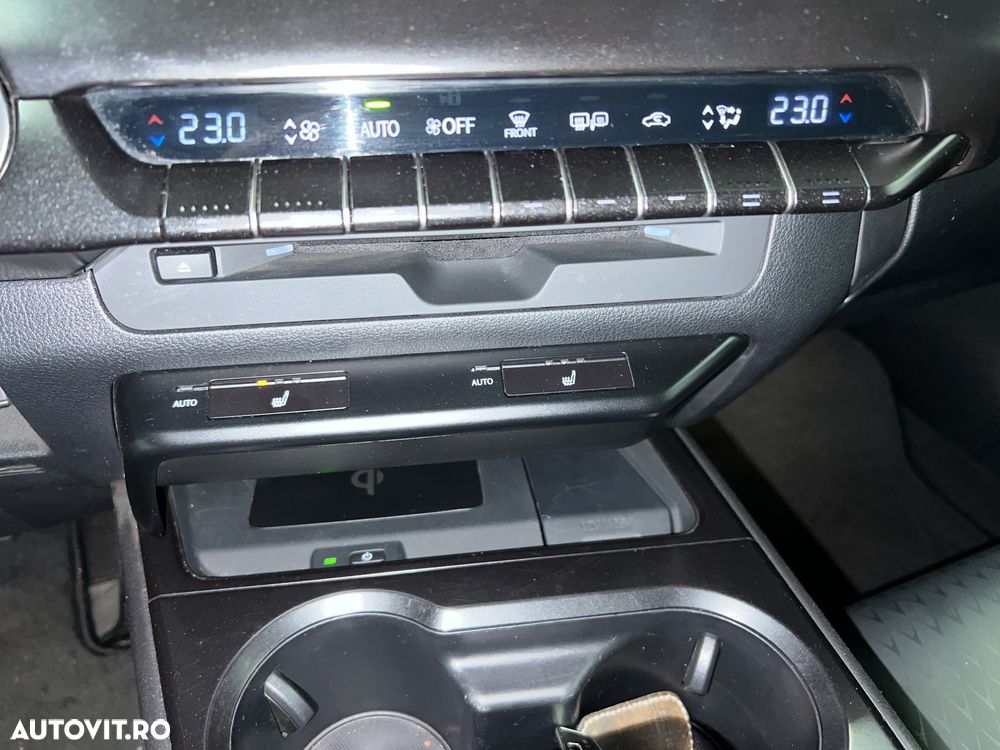 Lexus UX 250h FWD Executive - 13
