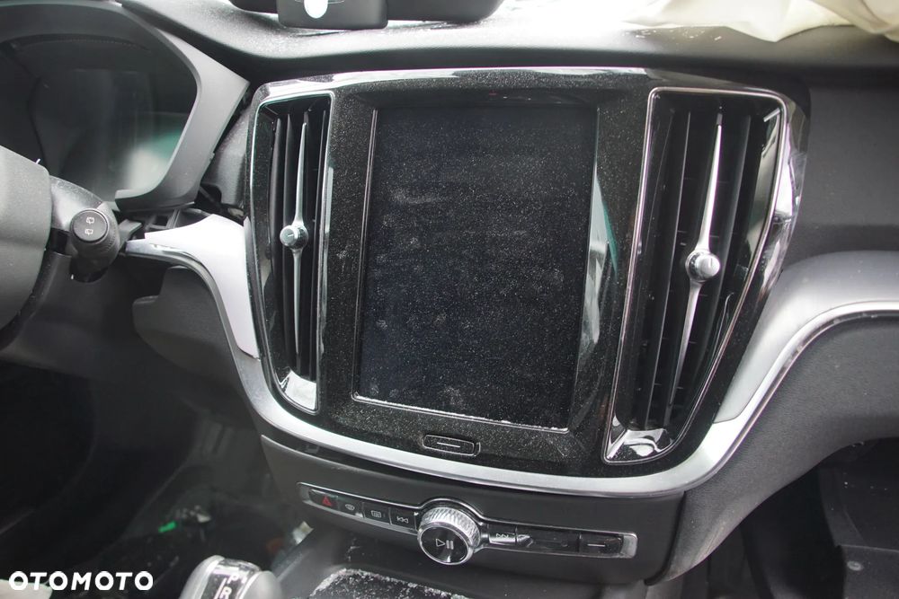 Auto na części - Volvo V60 II 2.0 D4 190 KM D4204T14 TG-81SC 717 2020R Silnik Skrzynia Drzwi Błotnik Zderzak Lampa Lusterko Klamka Szyba Deska Kokpit Sterownik Moduł Czujnik Licznik Wyświetlacz Panel Kierownica - 15