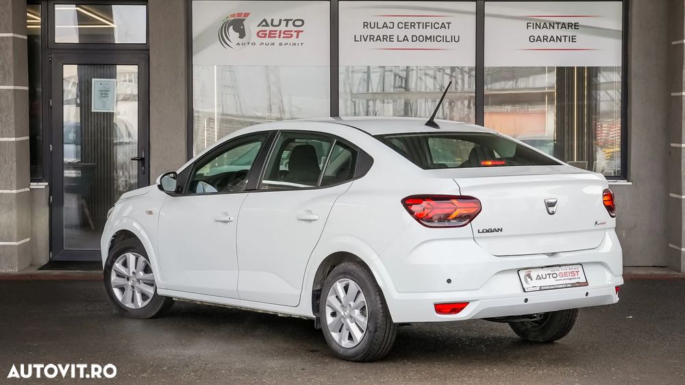 Dacia Logan TCe 90 Essential - 8
