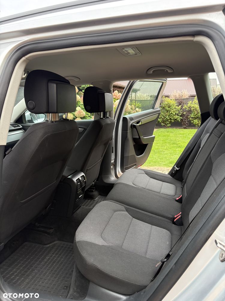 Volkswagen Passat 2.0 TDI DPF Highline - 12