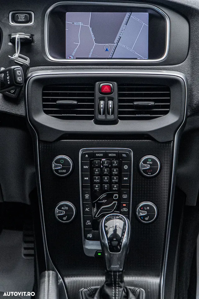 Volvo V40 T3 Geartronic RDesign - 4
