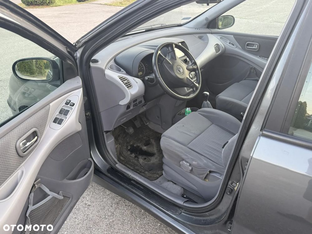 Nissan Almera Tino dCi visia - 12
