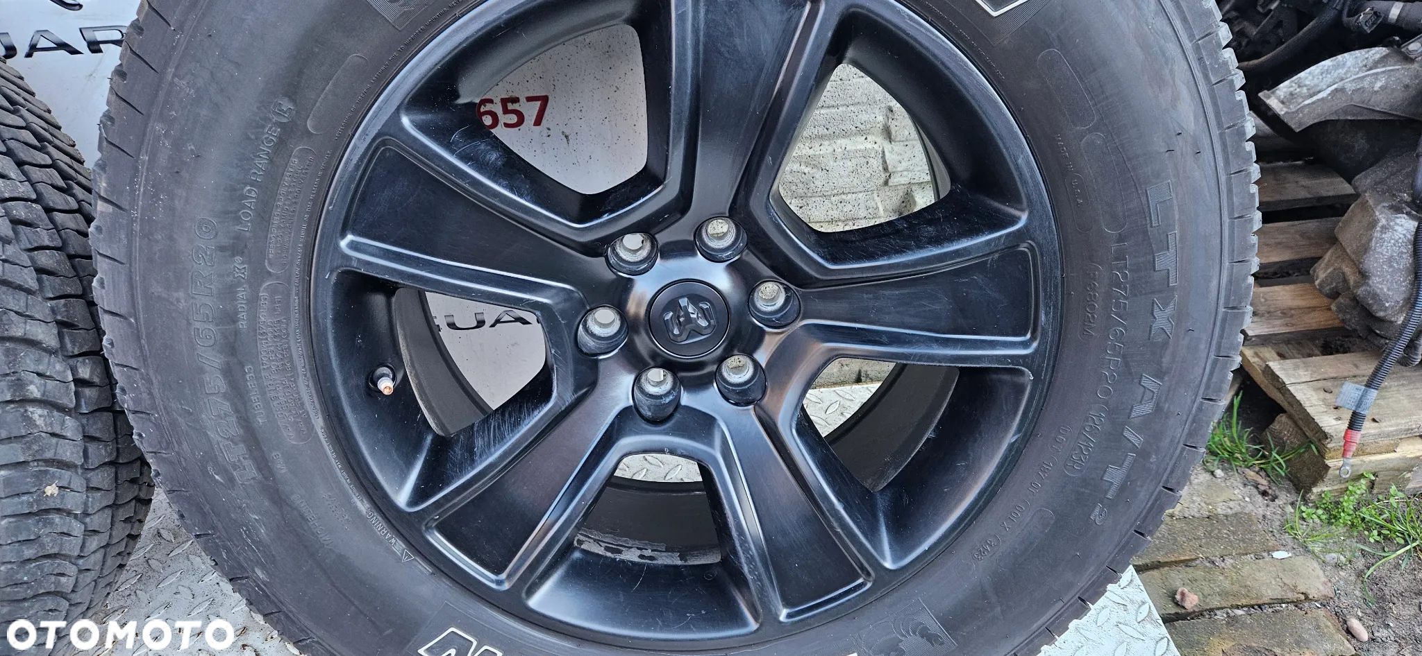 RAM 1500 V 5 2019-  Felgi aluminiowe Komplet felg Alufelgi 275/65/20 R20 20 Cali Felga 5YD55TRMAA 6x139.7 Opona bardzo ładna DOT 34/23 michelin - 17