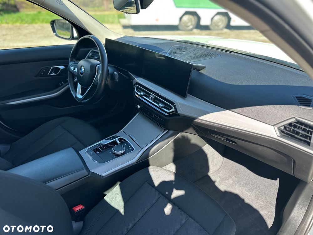 BMW Seria 3 318i - 10