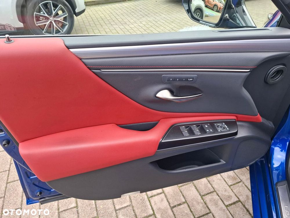 Lexus ES 300h F Sport Edition - 8