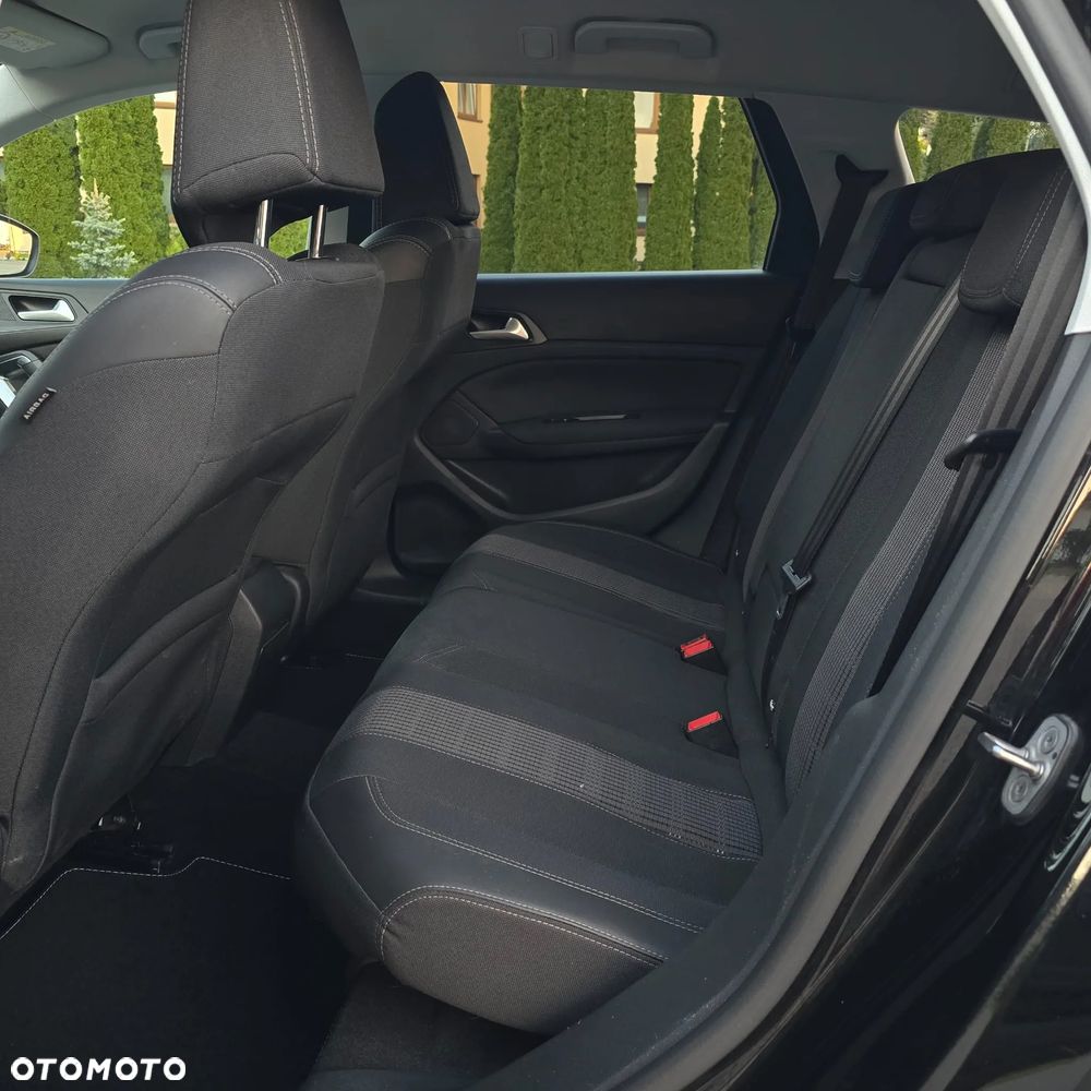 Peugeot 308 PureTech 130 GPF EAT8 Stop & Start Active Business-Paket - 22