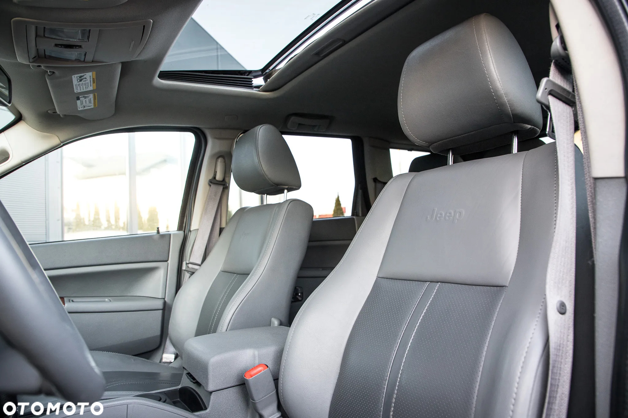 Jeep Grand Cherokee - 16