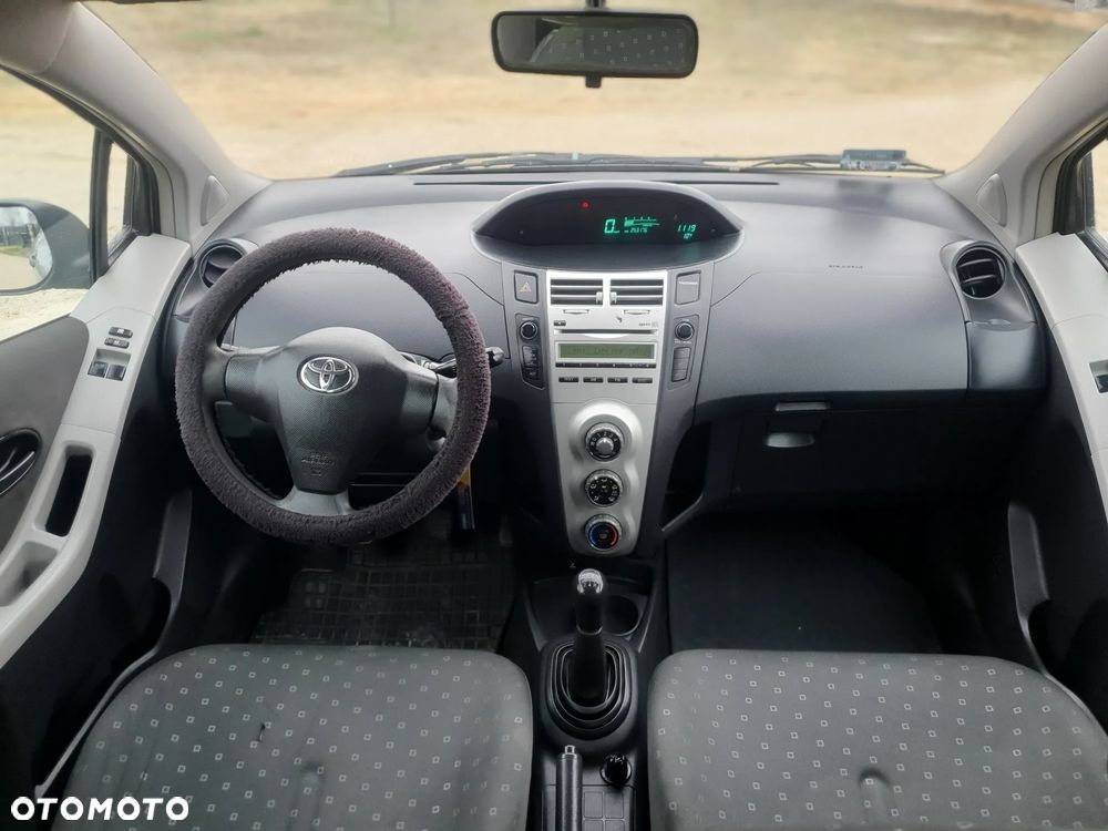 Toyota Yaris - 21