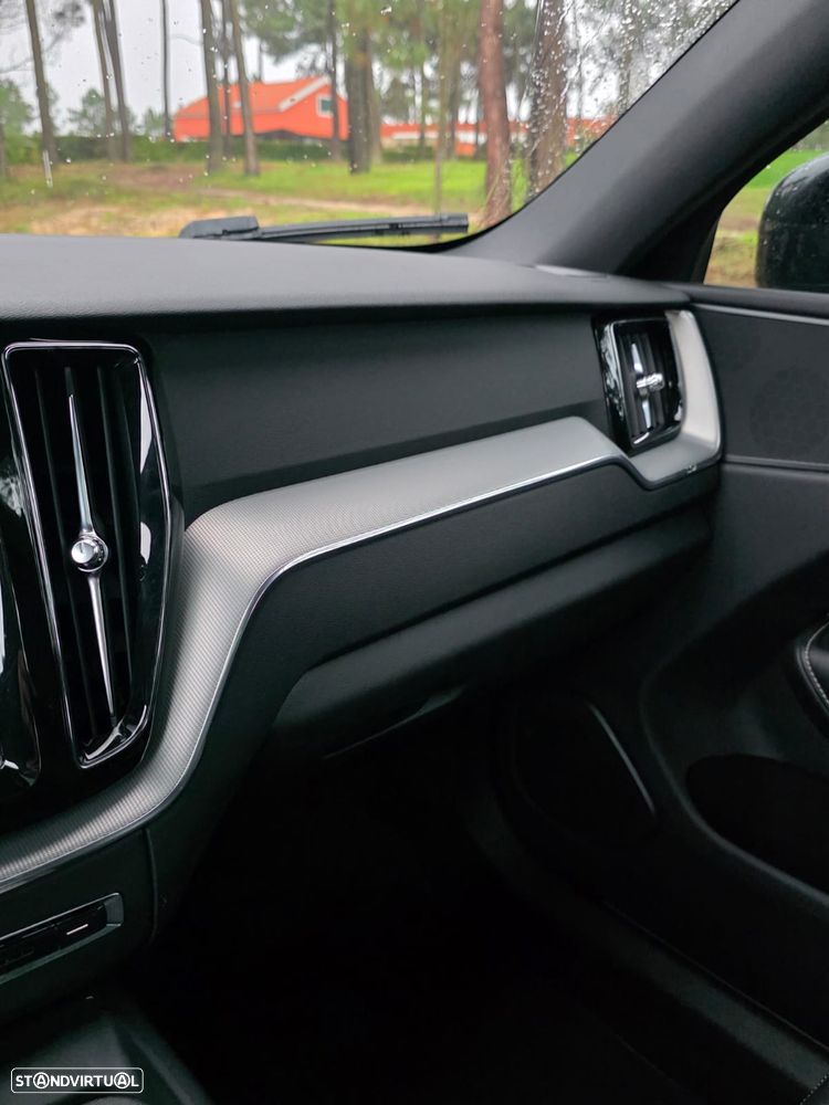 Volvo XC 60 2.0 T6 PHEV R-Design AWD - 14