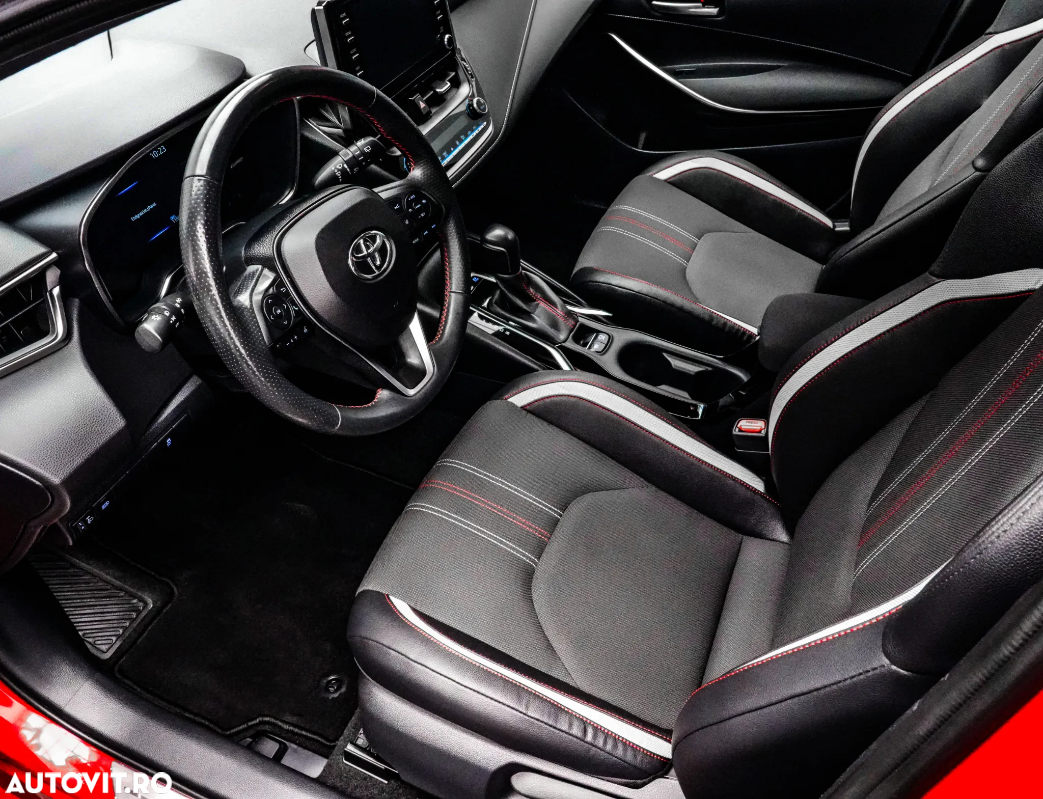 Toyota Corolla 1.8 HSD Exclusive GR Sport - 11
