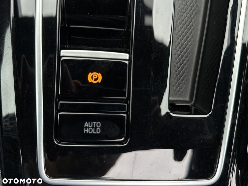 Volkswagen Golf - 22