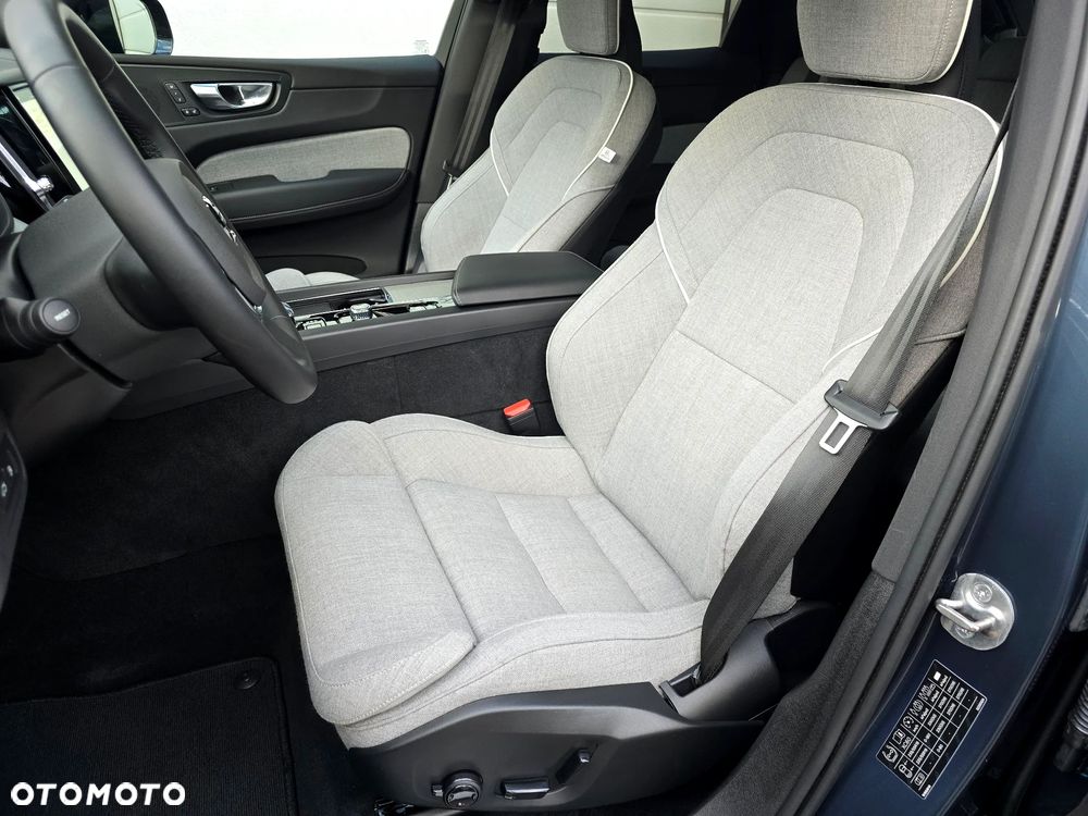 Volvo XC 60 T6 Plug-In Hybrid AWD Plus Dark - 13