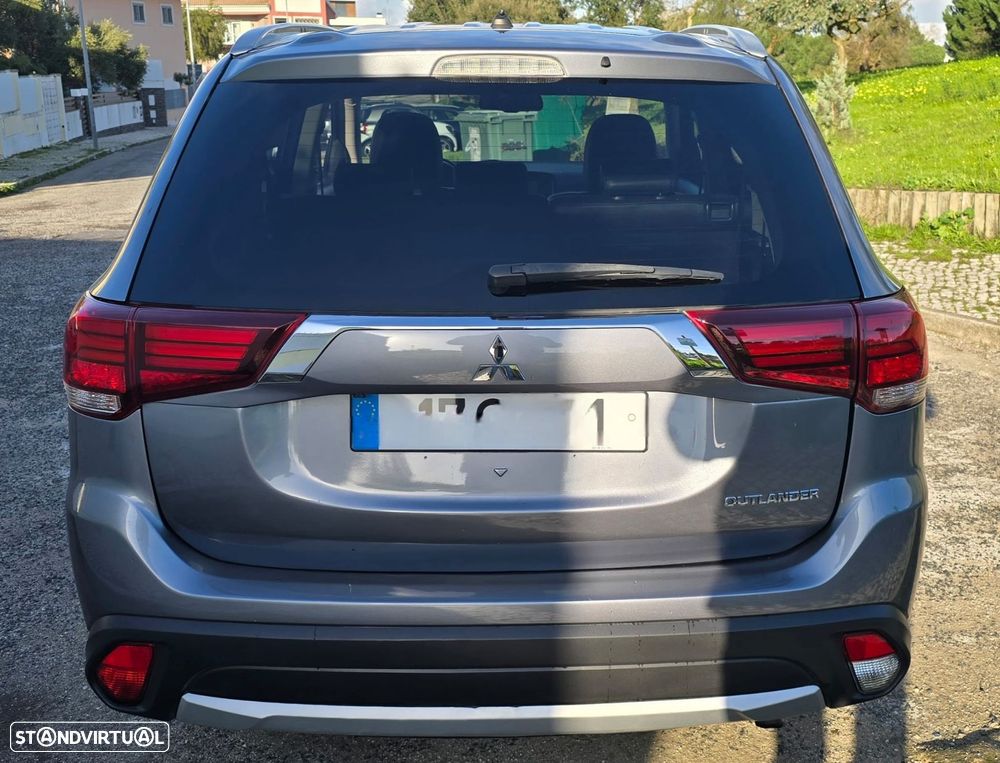 Mitsubishi Outlander 2.2 DI-D Instyle Navi - 13