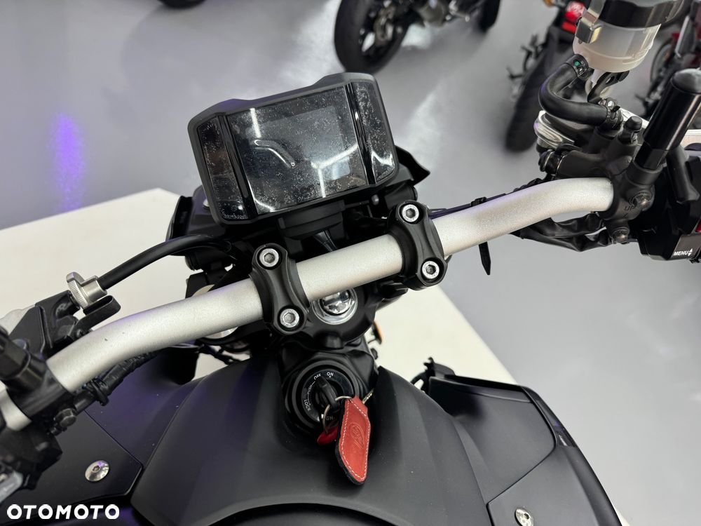 Yamaha MT - 27