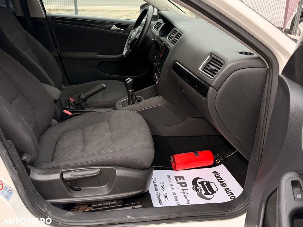 Volkswagen Jetta 1.6 TDI Comfortline - 8