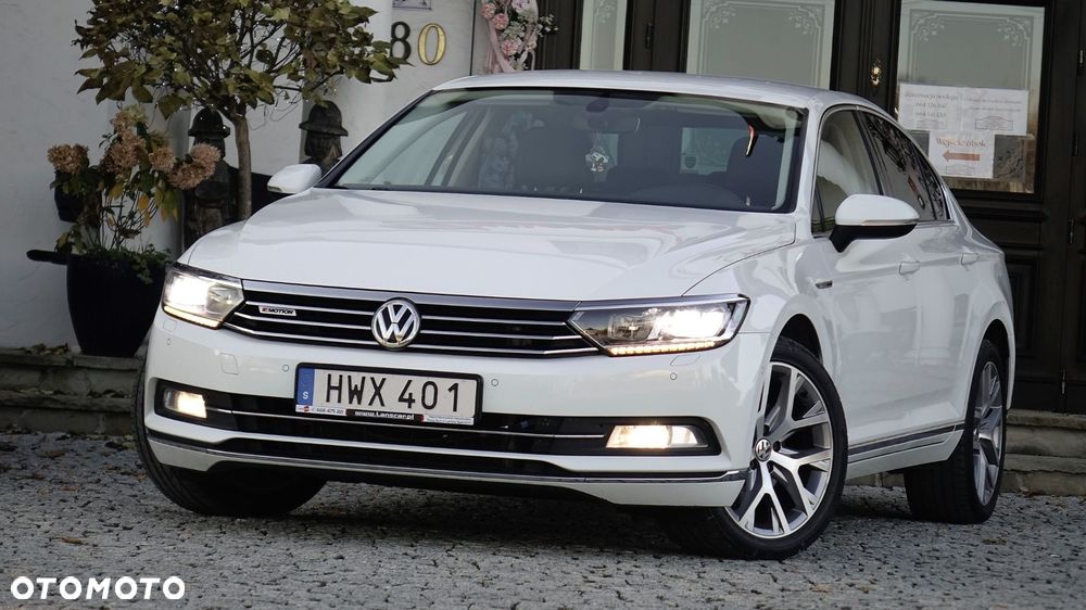 Volkswagen Passat - 1