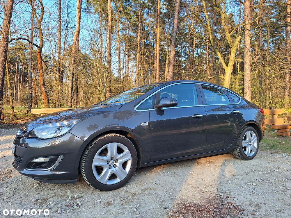 Opel Astra 1.4 Turbo - 1