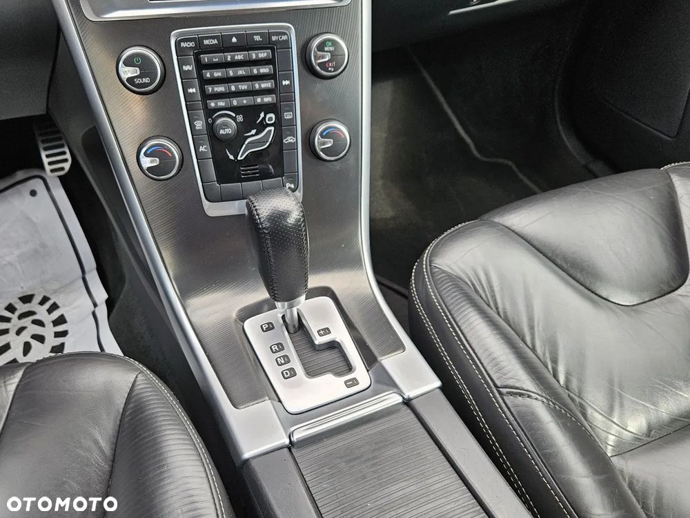 Volvo XC 60 D3 R Design - 19