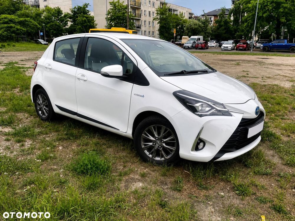 Toyota Yaris Hybrid 100 Selection - 2