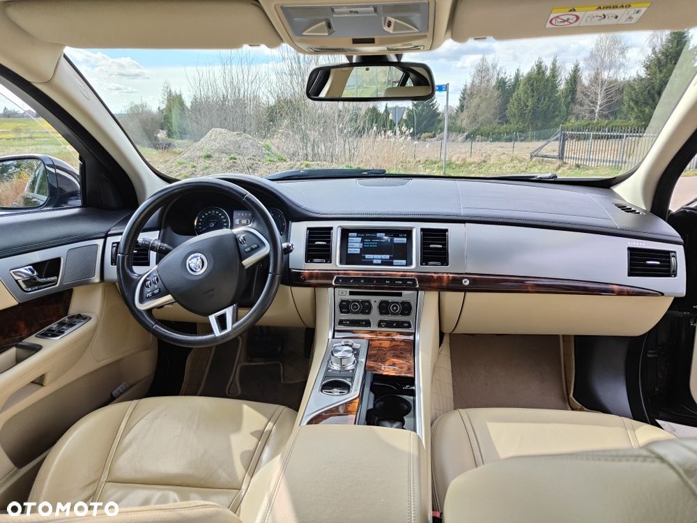 Jaguar XF - 7