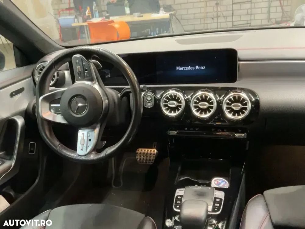 Mercedes-Benz CLA 200 7G-DCT AMG Line - 3