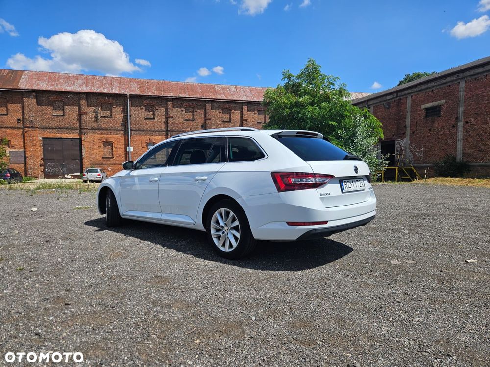 Skoda Superb 2.0 TDI SCR Ambition DSG - 8