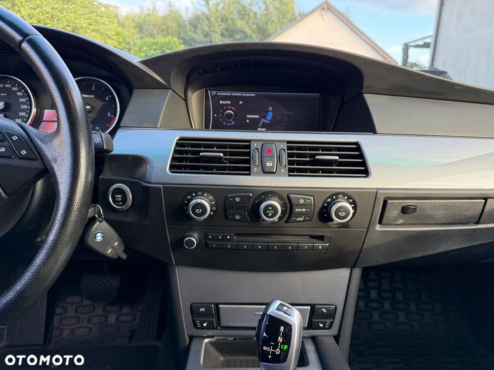 BMW Seria 5 530d xDrive - 7