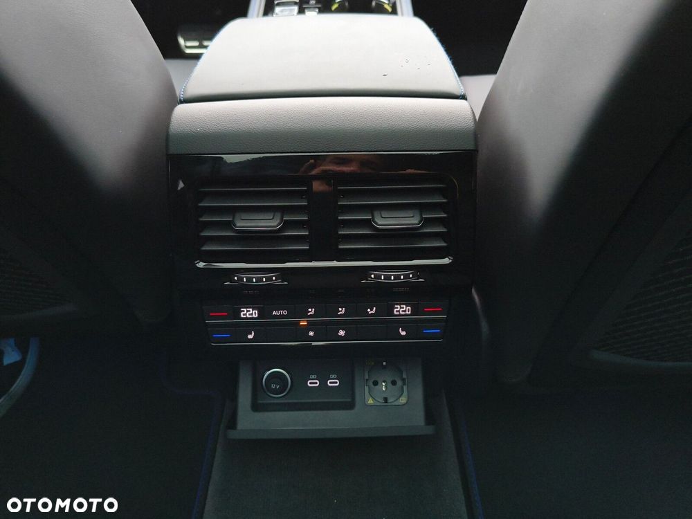 Volkswagen Touareg - 32