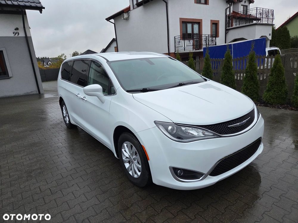 Chrysler Pacifica - 11