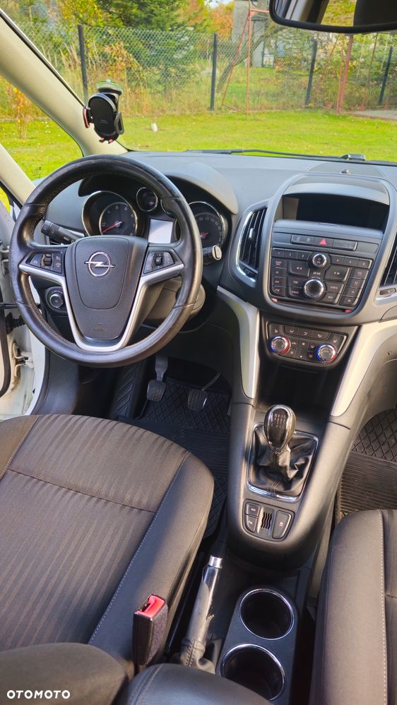Opel Zafira - 13