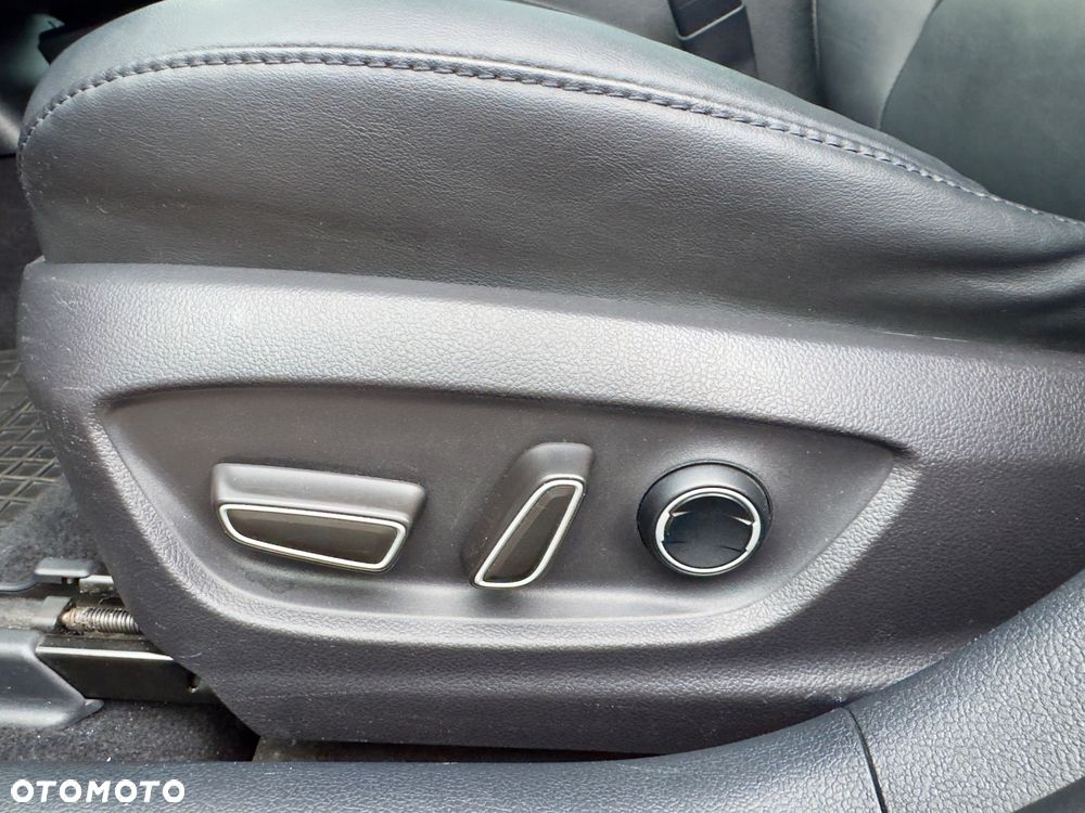 Toyota Prius 1.8 Hybrid Executive - 12