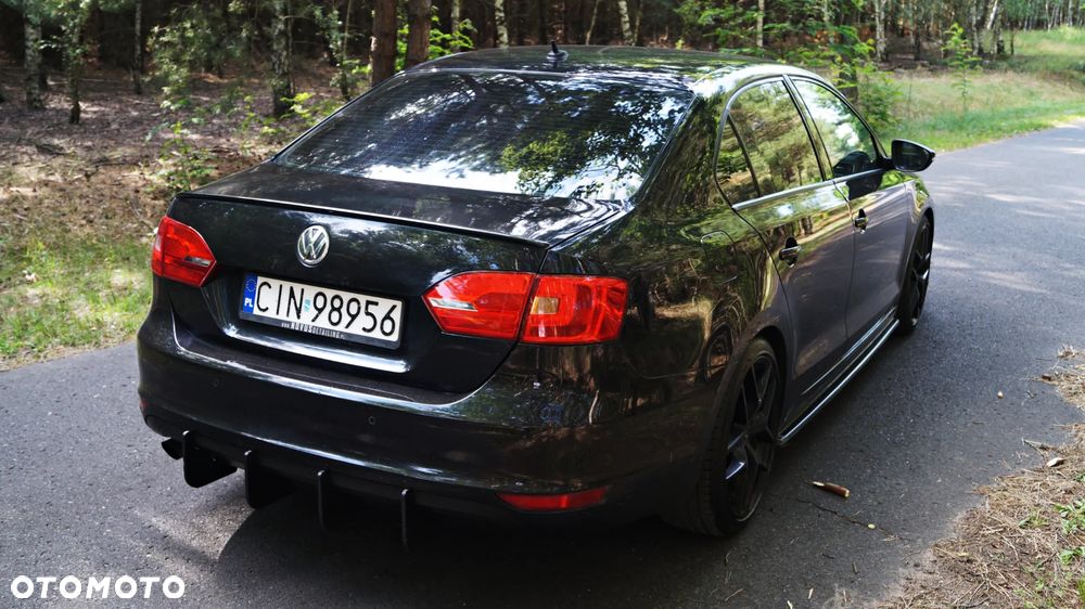 Volkswagen Jetta 1.6 TDI Comfortline - 11