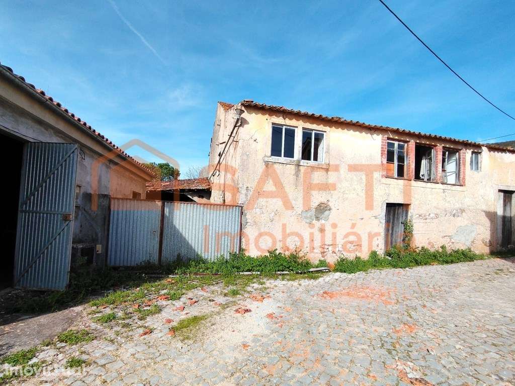 MORADIA T4, COM GARAGEM, POÇOS, TERRENO E RUINAS EM PEDRA. - Grande imagem: 2/40