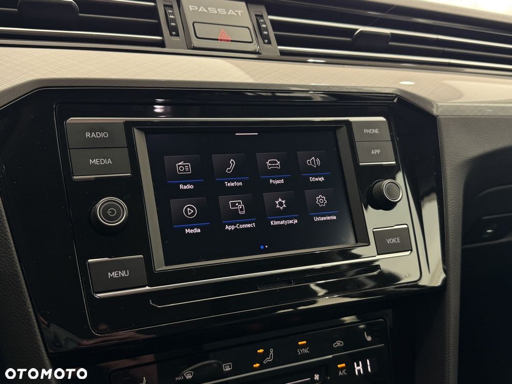 Volkswagen Passat - 29