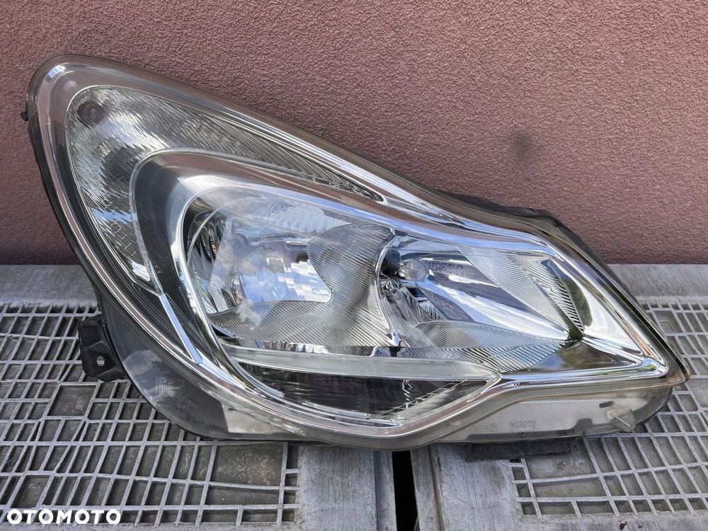 Lampa przednia OPEL CORSA D LIFT PRAWA JASNA EUROPA ORYGINALNA VALEO