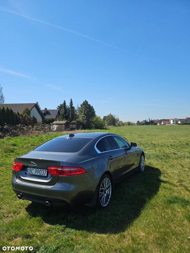 Jaguar XE 2.0 D AWD R-Sport - 5